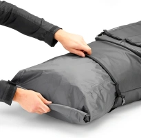 XL03 vodotěsná taška GIVI rozšiřovací, černá, objem 39-52 l., upínací popruhy (3)