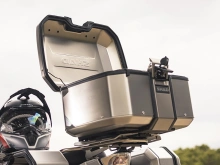 Kompletní sada hliníkových kufrů SHAD TERRA, 55L topcase 36L/47L boční kufry, včetně montážní sady a plotny SHAD Aprilia Tuareg 660 (15)