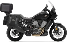 Kompletní sada sedlových brašen SHAD TERRA TR40 a  černého hliníkového 55L topcase, včetně montážní sady SHAD Harley Davidson Pan America 1250