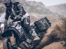 Kompletní sada sedlových brašen SHAD TERRA TR40 a  černého hliníkového 48L topcase, včetně montážní sady SHAD SUZUKI DL 650 V-Strom (14)